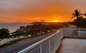 Ipe Amarelo - Frente Ao Mar Na Praia De Meaipe, Guarapari